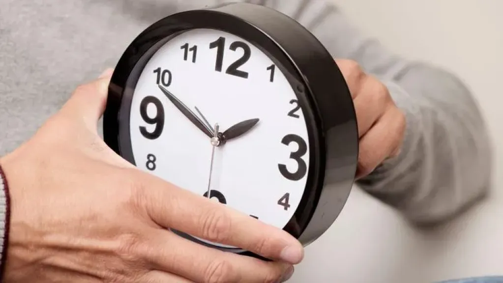 الدوام الشتوي 2026 في الإمارات.. حقيقة تغيير مواعيد العمل خلال فصل الشتاء 2 512783