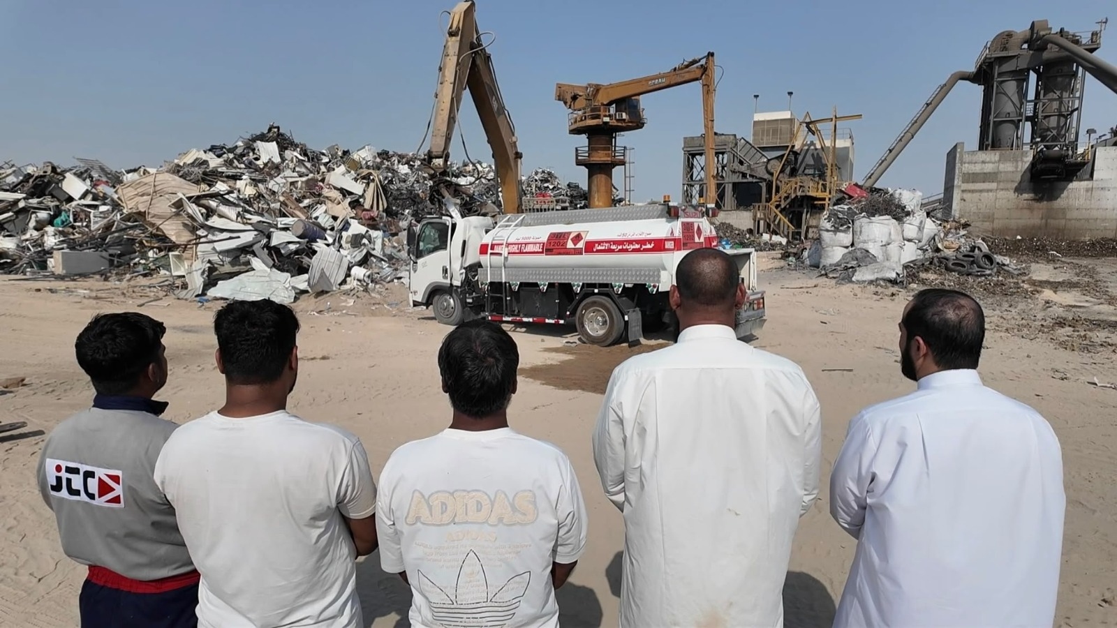21 صهريجًا وشاحنة تحت الكبس.. الكويت تشدد الرقابة على الديزل المدعوم وتحدد المستحقين 2 الديزل المدعوم في الكويت