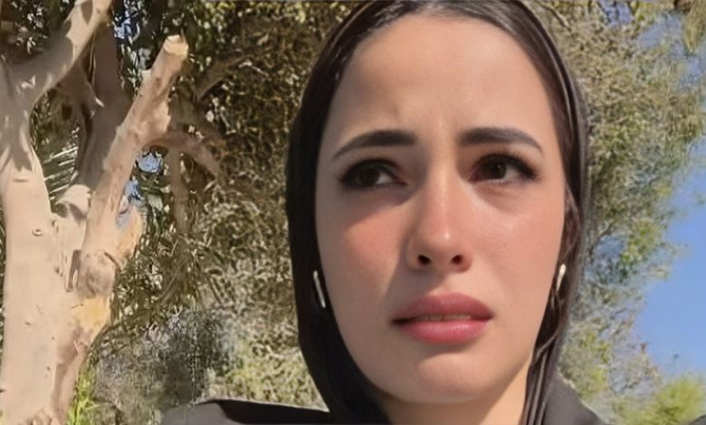 دينا عزت بعد إخلاء سبيلها