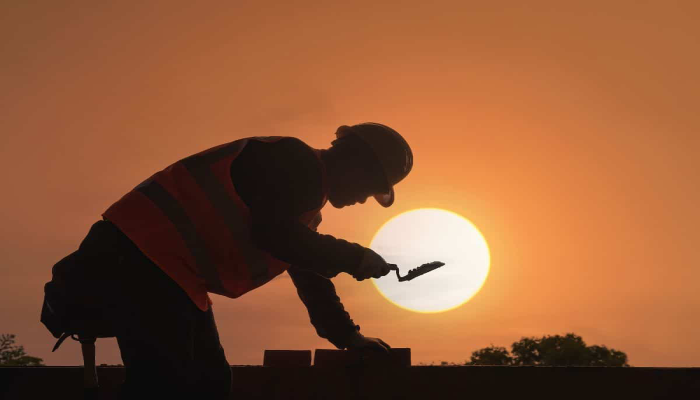انتهاء حظر العمل وقت الظهيرة في الإمارات اليوم
