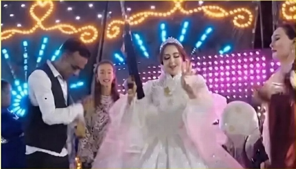 عروس قنا والسلاح الآلي
