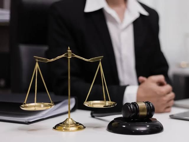 25 ألف درهم إماراتي.. تعويض وغرامة على امرأة بعد سب رجل وتهديده بكشف سر يمس شرفه 2 حكم قضائي في الإمارات