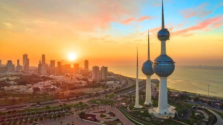 حرارة تصل إلى 45 درجة وغبار في الكويت اليوم.. الأرصاد تحذر مرتادي الطرق 2 طقس الكويت اليوم