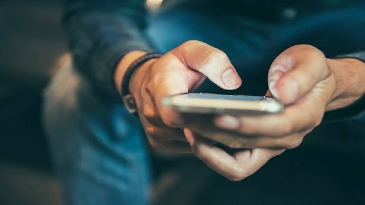 النصب باسم تحديث البيانات.. حيلة «موظف البنك المزيف» لسرقة أموال المواطنين 1 موظف البنك المزيف