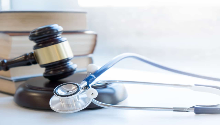 ضبط 3 أشخاص يقدمون خدمات طبية وتجميلية دون ترخيص في قطر