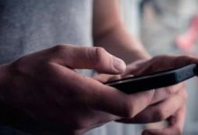رابط استعلام مخالفات الشارقة 2026.. الخطوات وطرق السداد إلكترونيًا 3 smartphone reuters13119.jpg