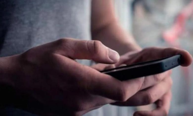 رابط استعلام مخالفات الشارقة 2026.. الخطوات وطرق السداد إلكترونيًا 1 smartphone reuters13119.jpg