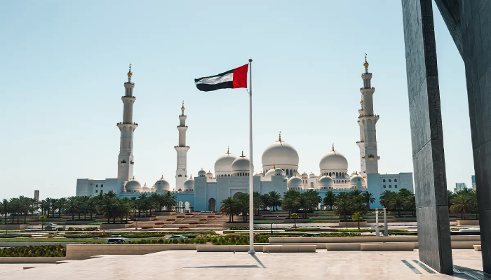 العودة إلى الإمارات بعد البقاء خارجها 6 أشهر