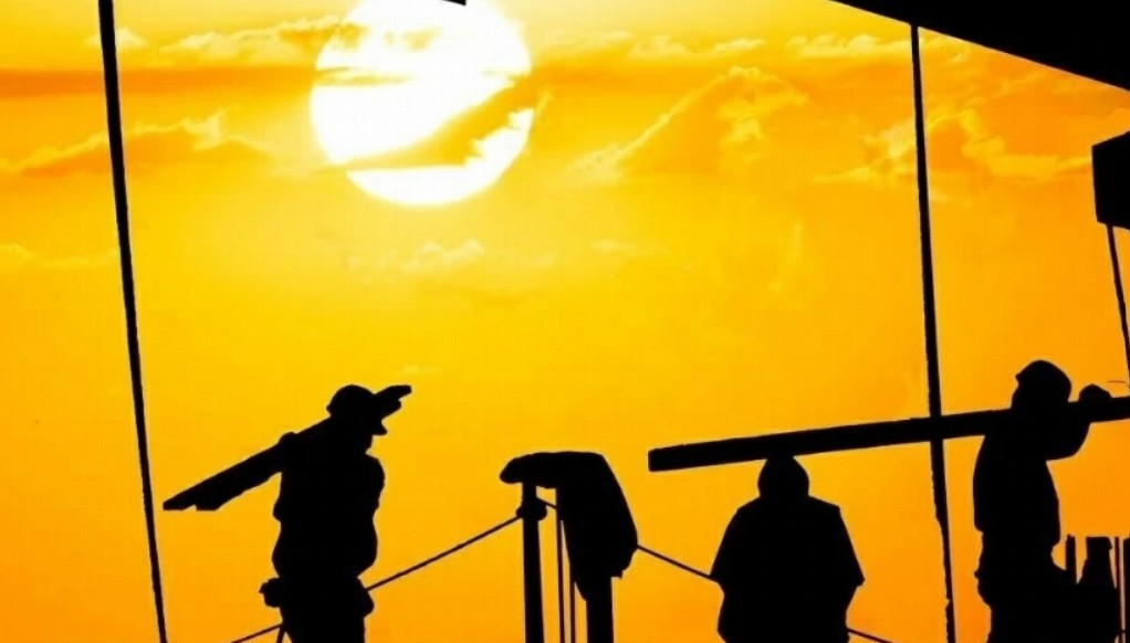 للمصريين العاملين في السعودية.. انتهاء حظر العمل تحت أشعة الشمس 2 حظر 2