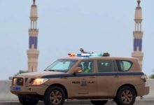 فيديو إلقاء العملات على موظفين يثير الجدل في عُمان.. الشرطة تكشف الحقيقة 2 شرطة