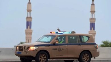 فيديو إلقاء العملات على موظفين يثير الجدل في عُمان.. الشرطة تكشف الحقيقة 7 شرطة