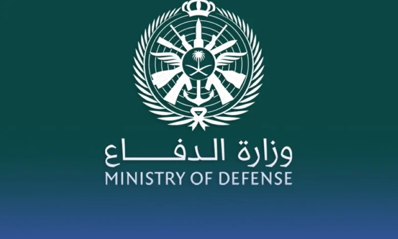 نتائج وزارة الدفاع 1448.. رابط الاستعلام عن القبول المبدئي للرجال والنساء عبر نفاذ 1 شعار وزارة الدفاع السعودية