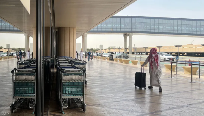 إلغاء وتأخير مئات الرحلات بمطار الملك خالد في الرياض