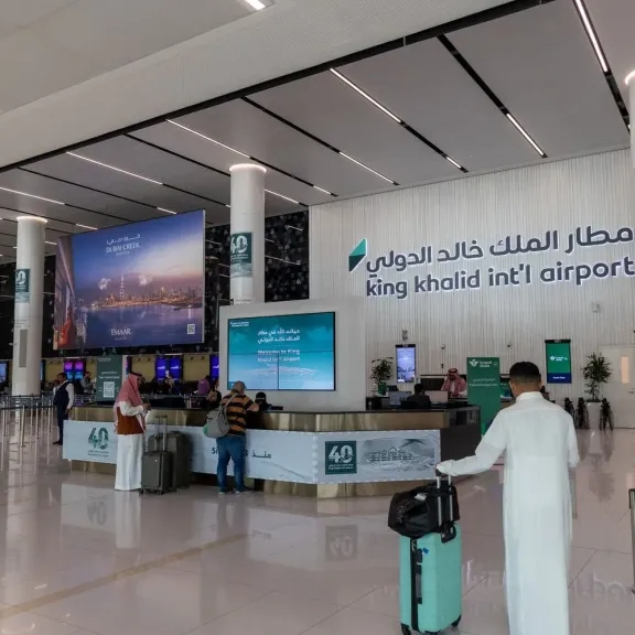 إلغاء رحلات جوية بين الإمارات والسعودية 2026.. ماذا يفعل المسافرون المتضررون؟ 2 إلغاء رحلات الإمارات والسعودية
