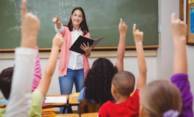 تكلفة المعلم المساعد في مدارس الإمارات