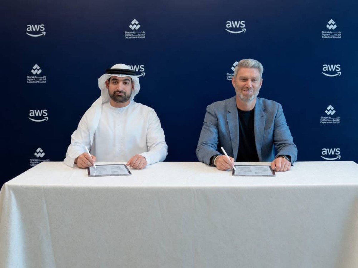 الشارقة و«أمازون ويب سيرفيسز» تطوران الخدمات الحكومية الرقمية.. تفاصيل التعاون الجديد 2 أثناء توقيع بروتوكول التعاون بين الجانبين