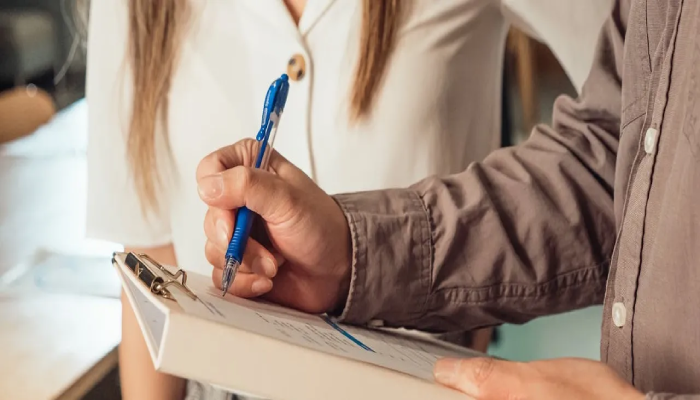 تصريح الخروج للمصريين في الكويت.. كيف تعمل الموافقة المسبقة وتصريح السفر متعدد الرحلات؟ 2 كيف تعمل الموافقة المسبقة وتصريح السفر متعدد الرحلات للمصريين في الكويت؟