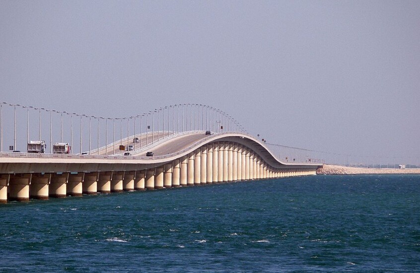السفر من البحرين إلى مصر عبر الدمام.. كيف تحسب تكلفة الطريق والطيران؟ 2 جسر الملك فهد بين السعودية والبحرين
