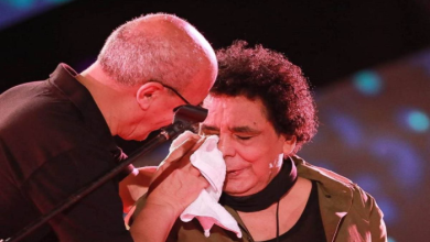 صورة بكاء محمد منير تشعل الجدل على مواقع التواصل