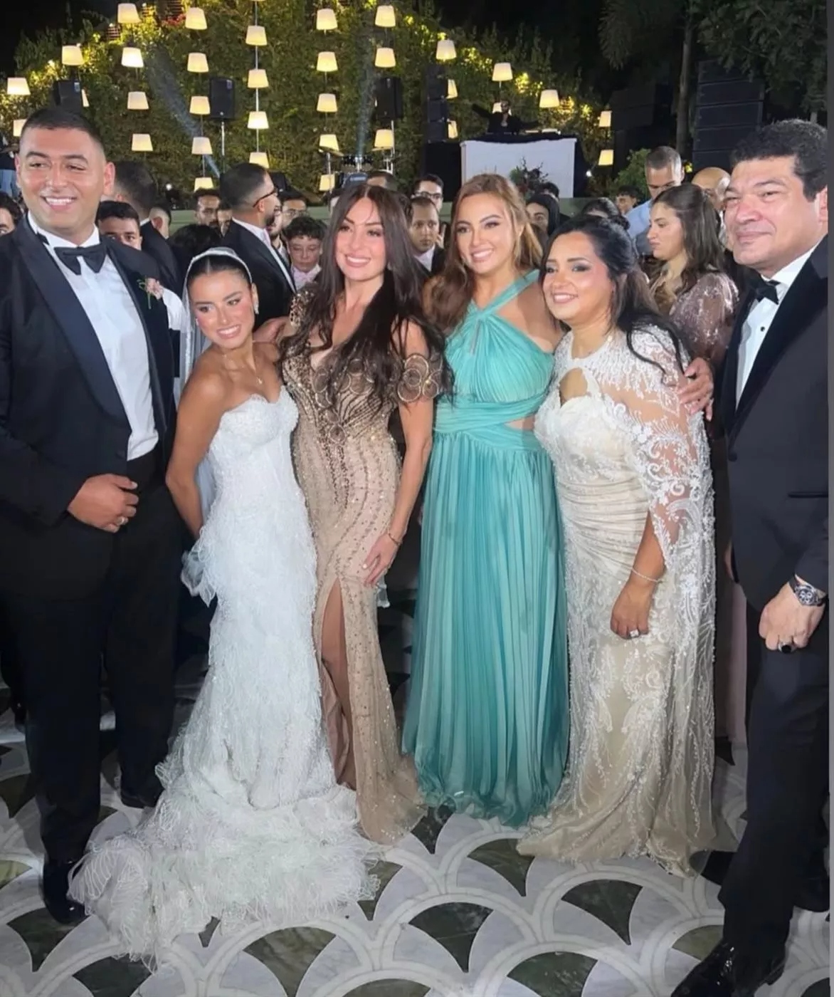 نرمين الفقي ترقص على أغاني أحمد سعد في زفاف ابنة شيرين عادل.. قائمة النجوم الحاضرين 3 نرمين الفقي في زفاف ابنة شيرين عادل