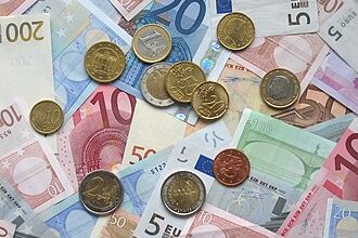 اليورو مقابل الجنيه المصري اليوم الأربعاء.. أسعار الشراء والبيع بالبنوك 8 Euro coins and banknotes