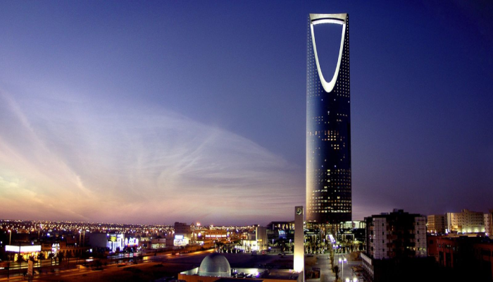 تجديد الإقامة في السعودية أثناء وجود العامل خارج المملكة