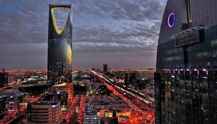 انتهاء عقد العمل في السعودية 2026.. هل يمكن نقل الخدمات دون موافقة صاحب العمل؟ 2 انتهاء عقد العمل في السعودية 2026