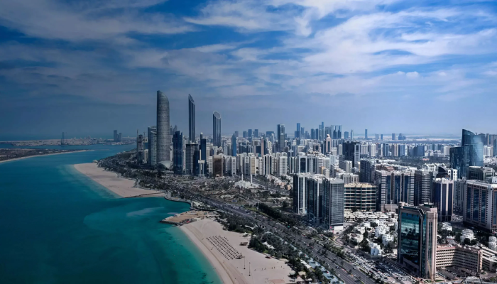 الانتقال من دبي إلى أبوظبي للعمل