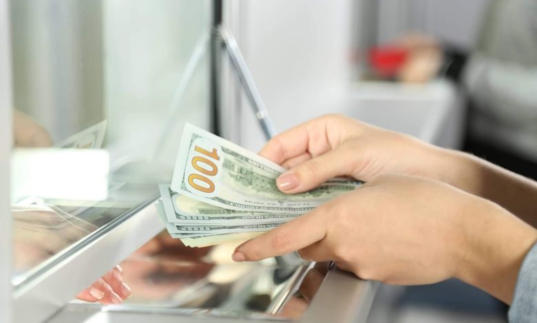 تنظيم تحويلات المغتربين للأهل