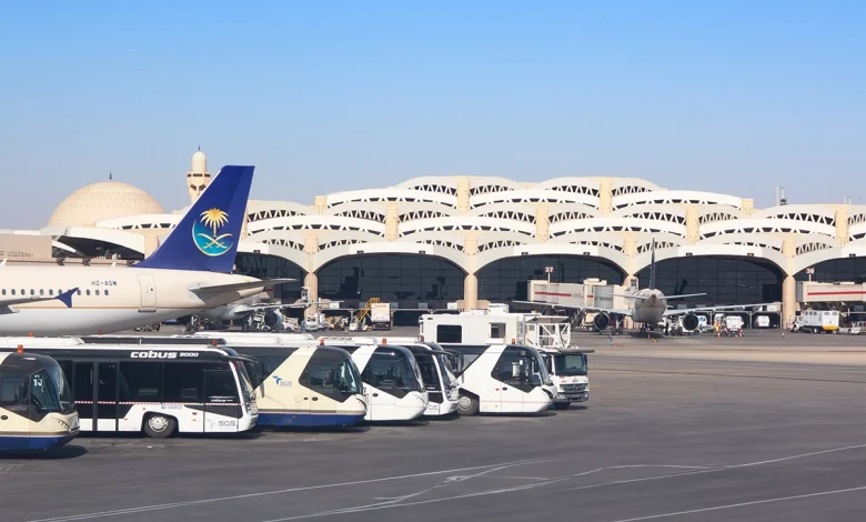 عودة حركة الطيران في مطار الملك خالد بالرياض بعد الاعتداءين الأخيرين.. آخر المستجدات 1 car