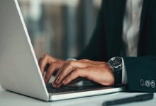 نقل خدمات العامل غير العماني في سلطنة عمان