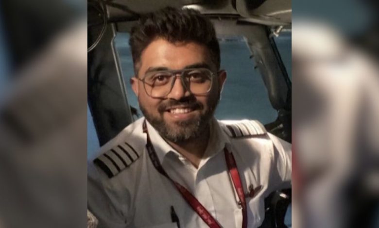 الطيار الهندي قائد رحلة فلاي دبي