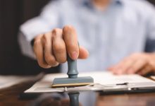 مهلة الزوجة والأبناء بعد إلغاء إقامة الكفيل في الإمارات
