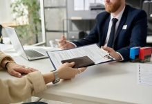 تأشيرة العمل في الإمارات.. إلزام شخص برد 8700 درهم بعد وعد شاب باستخراج إقامة عمل 3 تأشيرة العمل في الإمارات