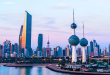 الكويت تشدد الرقابة على رواتب الوافدين.. نظام مركزي يتتبع تحويل الأجور إلكترونيًا 6 دفع رسوم الزيارة التجارية إلى الكويت 2026