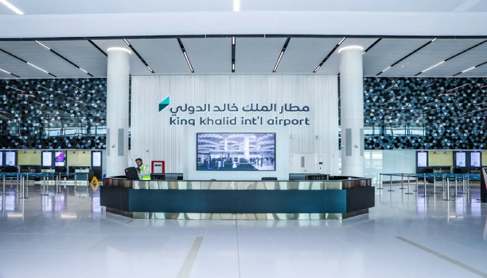 إلغاء وتأخير مئات الرحلات بمطار الملك خالد في الرياض