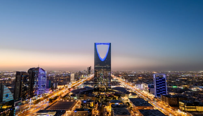 تجديد الإقامة في السعودية أثناء وجود العامل خارج المملكة