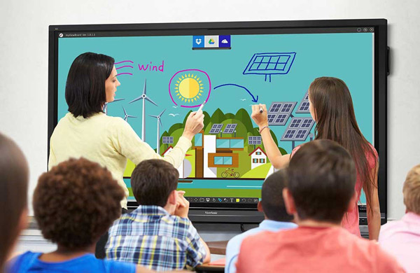 وزارة التربية العراقية توزع 816 شاشة تفاعلية على المدارس لتعزيز التعليم الرقمي 3 touch screen display 2