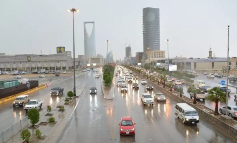 حالة الطقس في السعودية اليوم.. أمطار غزيرة وسيول وبَرَد وتحذيرات حمراء بعدة مناطق 1 أمطار