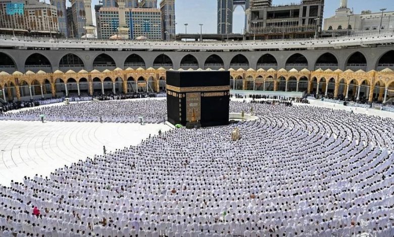 مواعيد الصلاة في الحرم المكي اليوم.. جدول الأئمة ومواقيت الأذان 1 صلاة