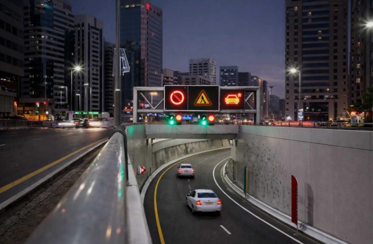 غرامات مخالفات المرور في الإمارات 2026.. تعرّف على عقوبات تجاوز السرعة 2 مخالفات